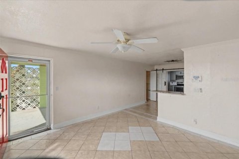 House in Ormond Beach, Florida 2 bedrooms, 102.19 sq.m. № 2123317 - photo 6