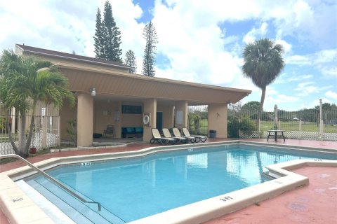 Condominio en alquiler en Miami, Florida, 2 dormitorios, 141.21 m2 № 1120147 - foto 1