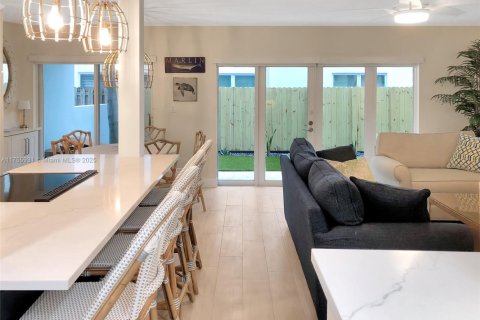 Condo in Lauderdale-by-the-Sea, Florida, 2 bedrooms  № 1706321 - photo 7