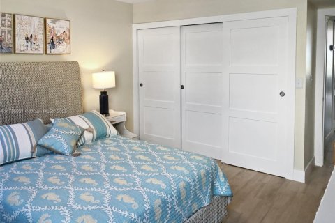 Condo in Lauderdale-by-the-Sea, Florida, 2 bedrooms  № 1706321 - photo 17