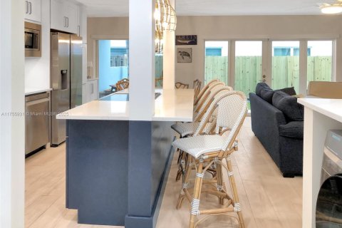 Condo in Lauderdale-by-the-Sea, Florida, 2 bedrooms  № 1706321 - photo 3