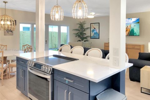 Condo in Lauderdale-by-the-Sea, Florida, 2 bedrooms  № 1706321 - photo 2