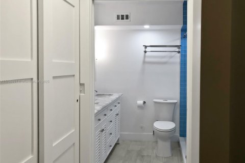 Condo in Lauderdale-by-the-Sea, Florida, 2 bedrooms  № 1706321 - photo 12