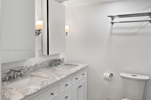 Condo in Lauderdale-by-the-Sea, Florida, 2 bedrooms  № 1706321 - photo 19