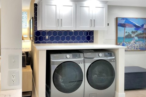 Condo in Lauderdale-by-the-Sea, Florida, 2 bedrooms  № 1706321 - photo 9