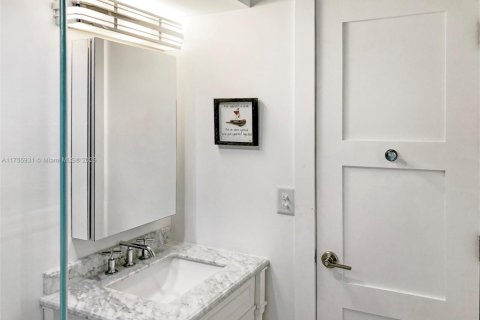 Condo in Lauderdale-by-the-Sea, Florida, 2 bedrooms  № 1706321 - photo 14
