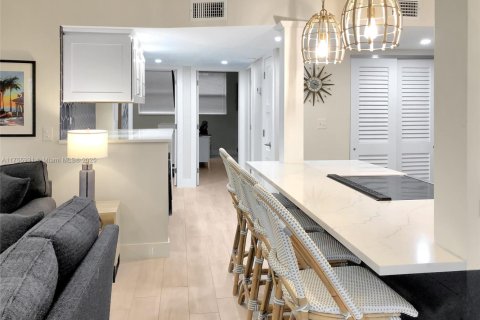 Condo in Lauderdale-by-the-Sea, Florida, 2 bedrooms  № 1706321 - photo 8