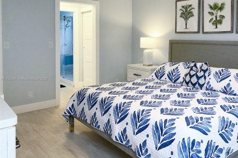 Condo in Lauderdale-by-the-Sea, Florida, 2 bedrooms  № 1706321 - photo 11