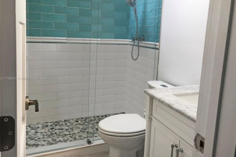 Condo in Lauderdale-by-the-Sea, Florida, 2 bedrooms  № 1706321 - photo 18