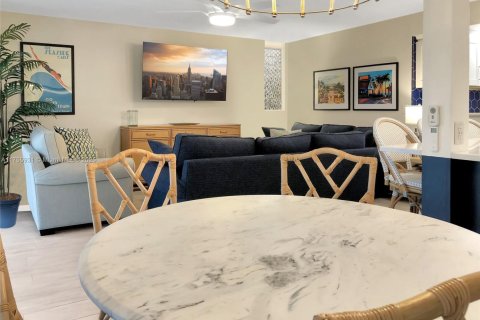 Condo in Lauderdale-by-the-Sea, Florida, 2 bedrooms  № 1706321 - photo 4