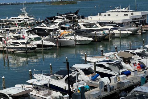 Condo in Miami, Florida  № 1713434 - photo 10