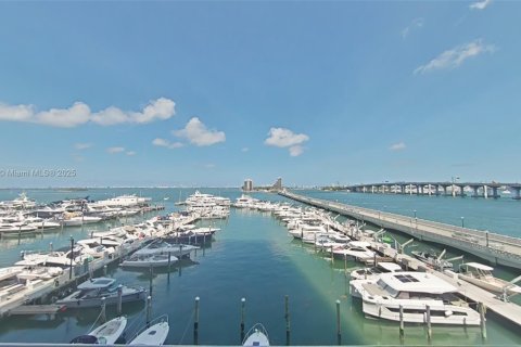 Condo in Miami, Florida  № 1713434 - photo 1