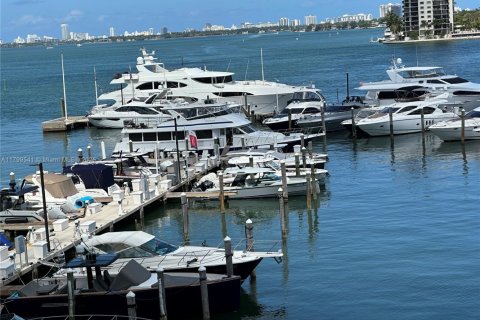 Condo in Miami, Florida  № 1713434 - photo 9