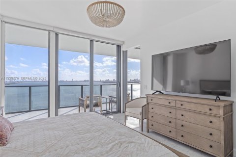 Снять в аренду кондоминиум в Майами, Флорида 3 спальни, 141.77м2, № 1987213 - фото 3