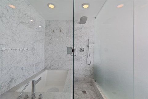 Снять в аренду кондоминиум в Майами, Флорида 3 спальни, 141.77м2, № 1987213 - фото 25