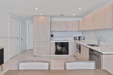 Снять в аренду кондоминиум в Майами, Флорида 3 спальни, 141.77м2, № 1987213 - фото 8