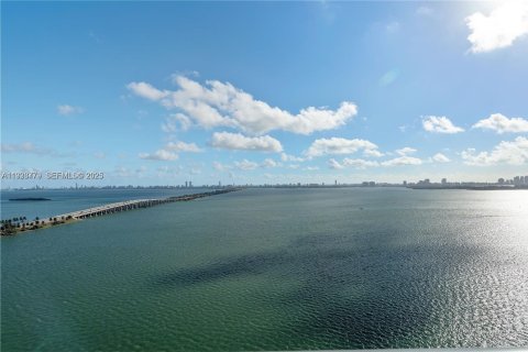 Снять в аренду кондоминиум в Майами, Флорида 3 спальни, 141.77м2, № 1987213 - фото 5