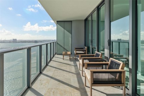 Снять в аренду кондоминиум в Майами, Флорида 3 спальни, 141.77м2, № 1987213 - фото 13