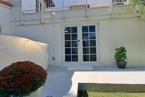 Copropriété à louer à Miami Beach, Floride: 3 chambres, 119.29 m2 № 2074446 - photo 3