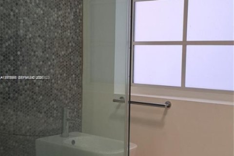 Copropriété à louer à Miami Beach, Floride: 3 chambres, 119.29 m2 № 2074446 - photo 13