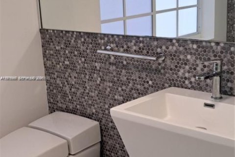 Copropriété à louer à Miami Beach, Floride: 3 chambres, 119.29 m2 № 2074446 - photo 12
