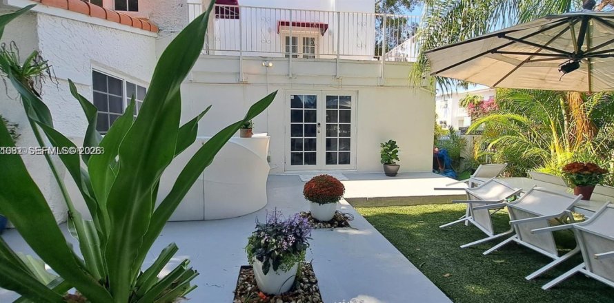 Condo à Miami Beach, Floride, 3 chambres  № 2074446
