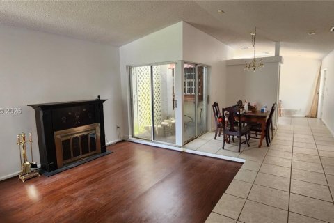 Casa en venta en Miami, Florida, 3 dormitorios, 136.47 m2 № 2245148 - foto 3