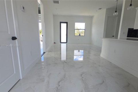 House in Lehigh Acres, Florida 3 bedrooms № 2010016 - photo 14