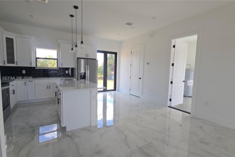 House in Lehigh Acres, Florida 3 bedrooms № 2010016 - photo 12