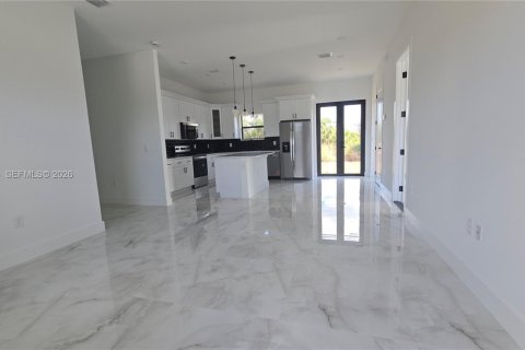 House in Lehigh Acres, Florida 3 bedrooms № 2010016 - photo 13