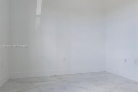 House in Lehigh Acres, Florida 3 bedrooms № 2010016 - photo 20