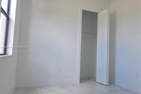 House in Lehigh Acres, Florida 3 bedrooms № 2010016 - photo 18