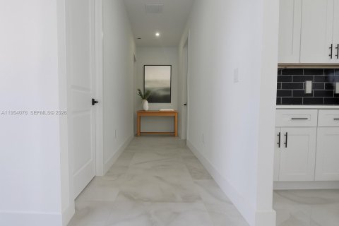 House in Lehigh Acres, Florida 3 bedrooms № 2010016 - photo 17