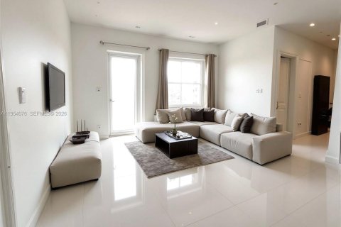 House in Lehigh Acres, Florida 3 bedrooms № 2010016 - photo 8