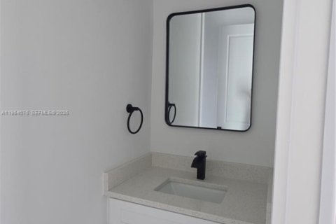 House in Lehigh Acres, Florida 3 bedrooms № 2010016 - photo 30