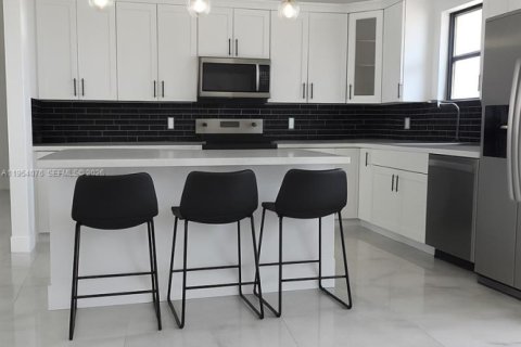 House in Lehigh Acres, Florida 3 bedrooms № 2010016 - photo 10