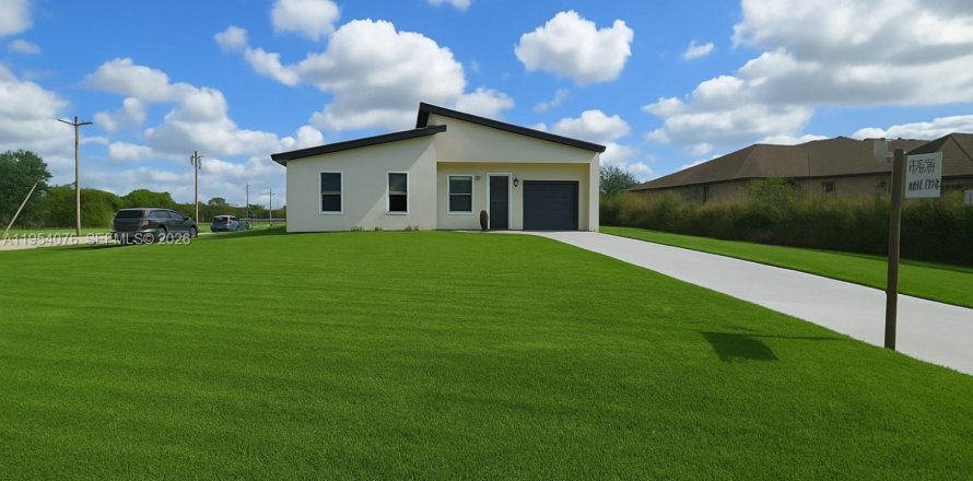 House in Lehigh Acres, Florida 3 bedrooms № 2010016