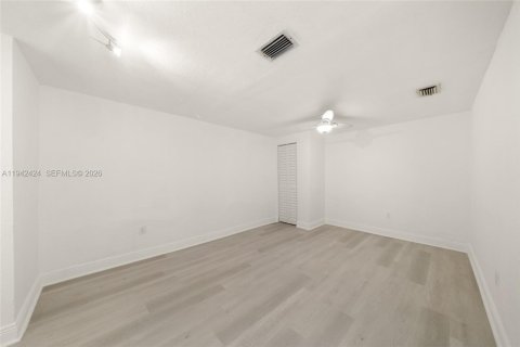Appartement à louer à Miami, Floride: 2 chambres, 92.9 m2 № 2000071 - photo 7
