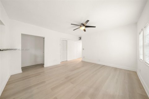 Appartement à louer à Miami, Floride: 2 chambres, 92.9 m2 № 2000071 - photo 4