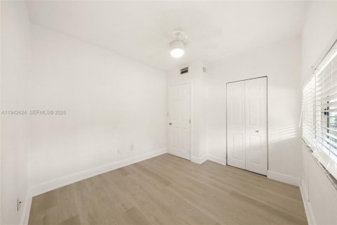 Appartement à louer à Miami, Floride: 2 chambres, 92.9 m2 № 2000071 - photo 6