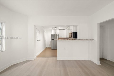 Appartement à louer à Miami, Floride: 2 chambres, 92.9 m2 № 2000071 - photo 3