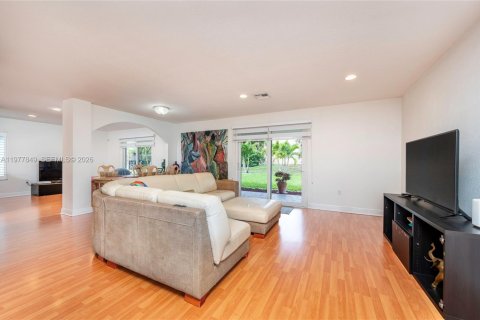 Villa ou maison à vendre à Miramar, Floride: 4 chambres, 195.19 m2 № 2078955 - photo 5