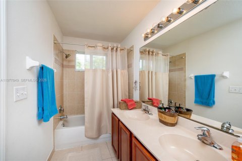 Villa ou maison à vendre à Miramar, Floride: 4 chambres, 195.19 m2 № 2078955 - photo 12