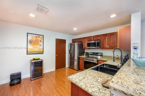 Villa ou maison à vendre à Miramar, Floride: 4 chambres, 195.19 m2 № 2078955 - photo 10