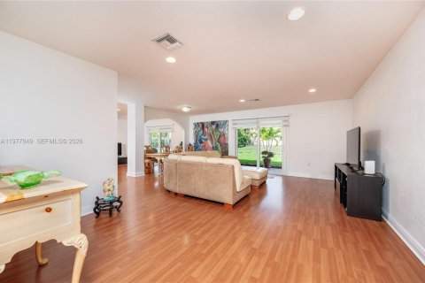 Villa ou maison à vendre à Miramar, Floride: 4 chambres, 195.19 m2 № 2078955 - photo 6