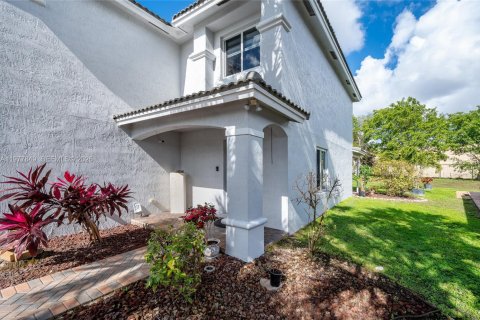 Villa ou maison à vendre à Miramar, Floride: 4 chambres, 195.19 m2 № 2078955 - photo 2