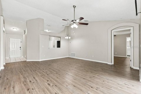 Villa ou maison à louer à Riverview, Floride: 4 chambres, 163.97 m2 № 2391106 - photo 4