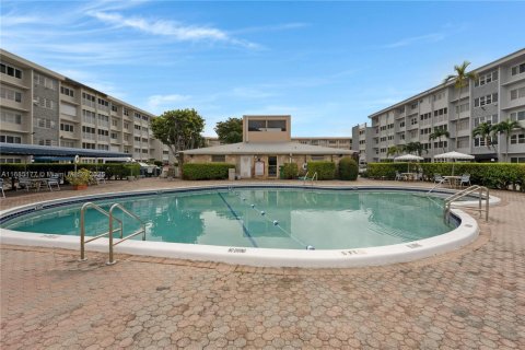 Condominio en venta en Hallandale Beach, Florida, 1 dormitorio, 71.53 m2 № 2018840 - foto 24