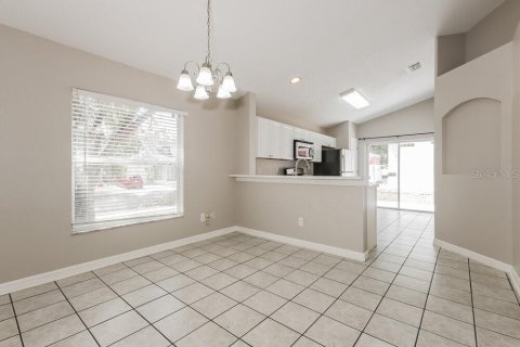Villa ou maison à louer à Valrico, Floride: 3 chambres, 118.17 m2 № 2100588 - photo 4