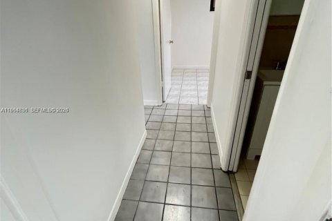 Apartamento en alquiler en Hialeah, Florida, 2 dormitorios, 80.45 m2 № 2027831 - foto 6